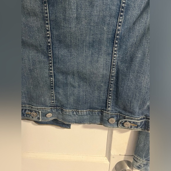 Women’s Levi’s size small denim jacket - Picture 9 of 10